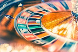 Online Bingo ဂိမ်းကတ်နှင့် နံပါတ်ဘောလုံးများ